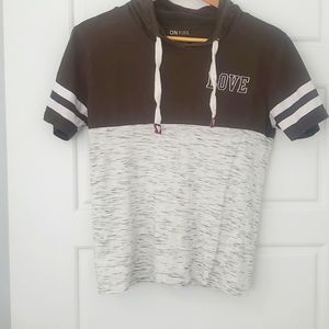 Hooded tee shirt with logo